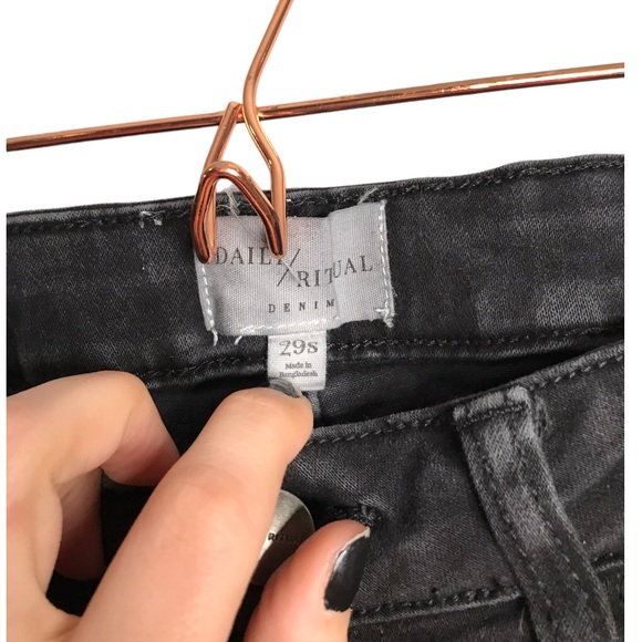 Daily Ritual | Black skinny high rise jeans fringe hem - Picture 5 of 8